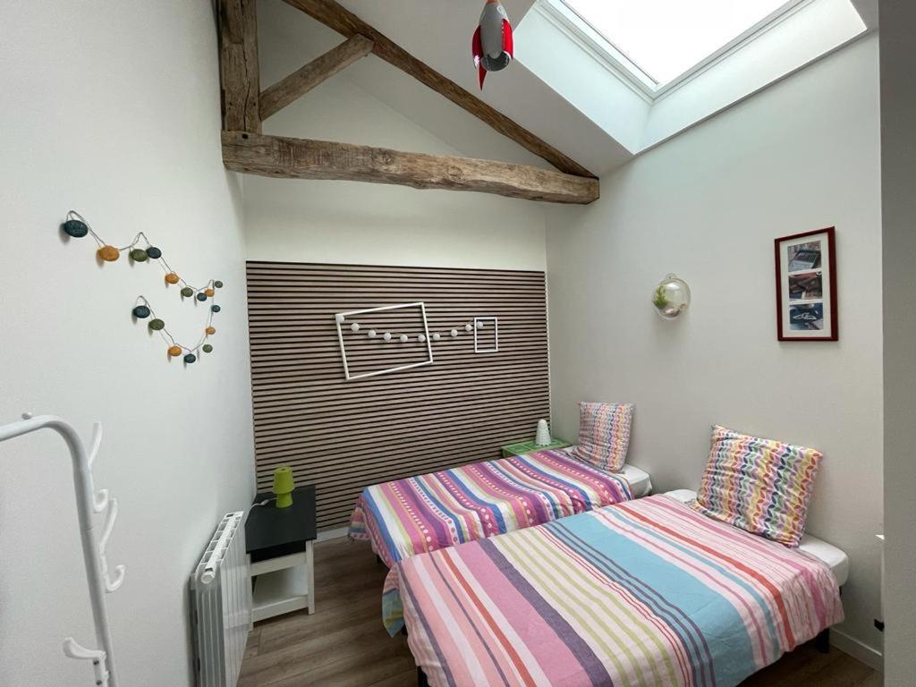 Gite De Charme - 3 Chambres, 5 Lits - De 4 A 7 Personnes Avanton Bagian luar foto
